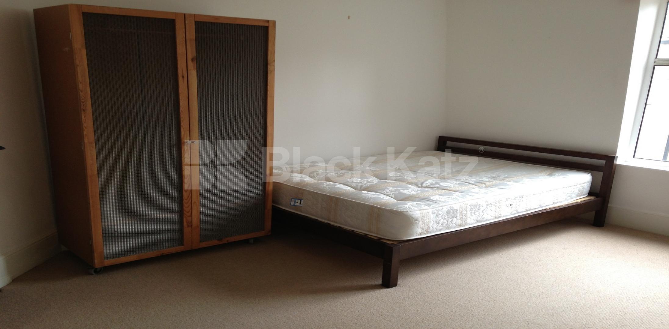 			LET , 4 Bedroom, 1 bath, 1 reception Apartment			 Park Mansions South. Lambeth Road  , Vauxhall